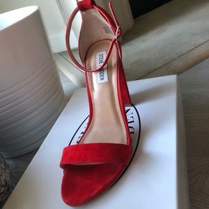 STEVE MADDEN Carson Red Heel